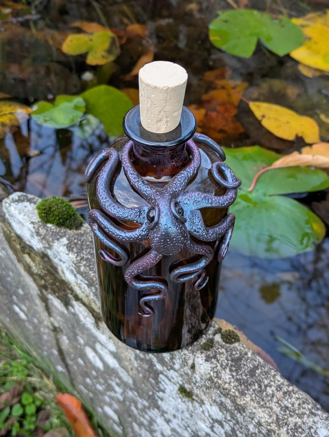 Bouteille apothicaire marron 50cl pieuvre violet bleue métallisée 
