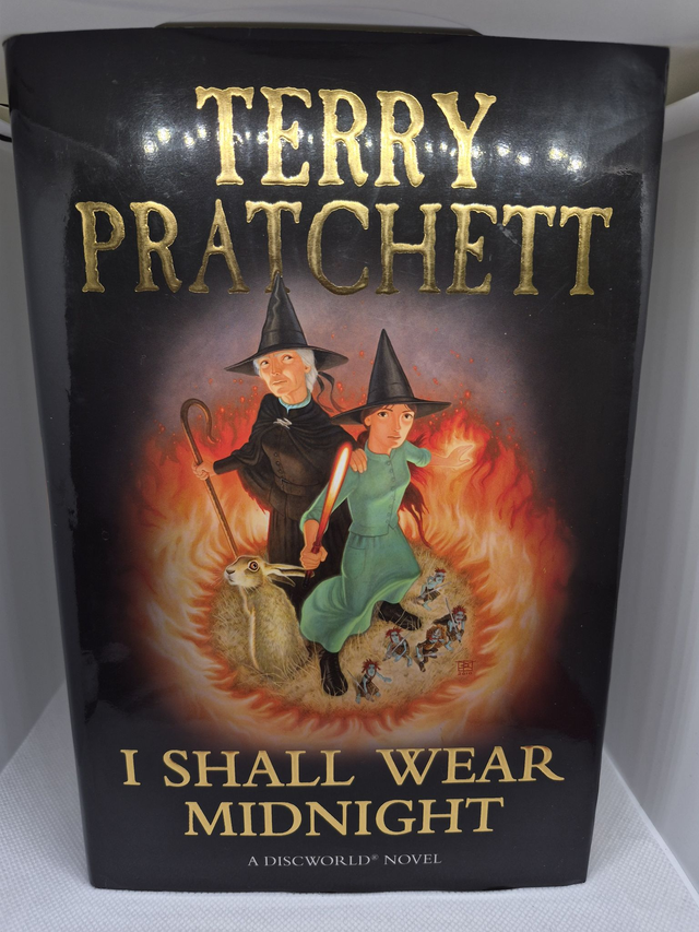 Terry Pratchett - I Shall Wear Midnight - First Edition, First Print.