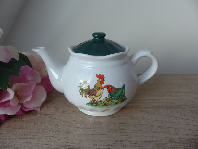 Service à café vintage en céramique - décor poules, poussins, coq - ambiance maison campagne - ensemble petit déjeuner - décoration cuisine