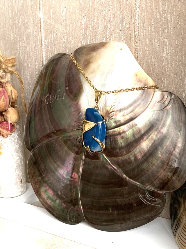 Agate - Collier avec pendentif en laiton avec belle agate bleue