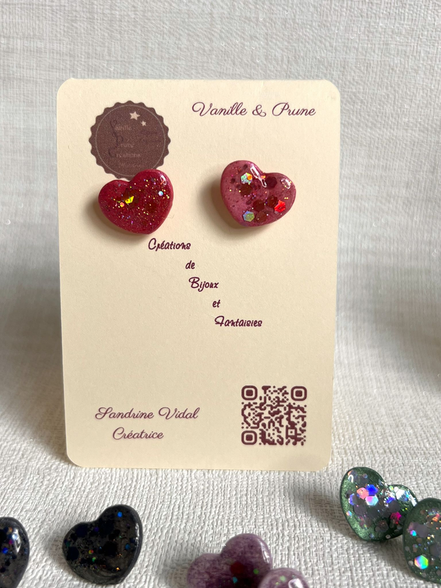 Boucles d&#039;oreilles petits coeurs rose fuchsia nacré et paillettes fuchsia, rose foncé AB
