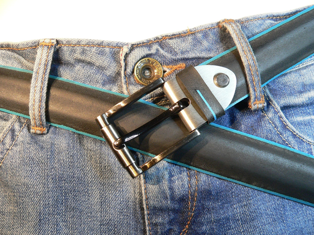 Pneu de course Michelin noir avec liseré bleu