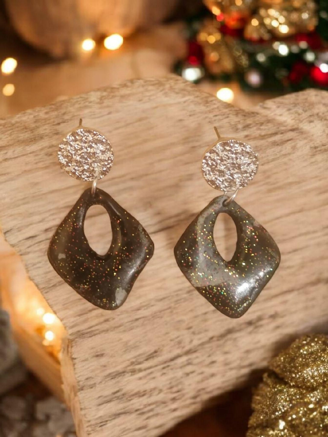 Boucles d'oreilles argenté et noir pailleté 