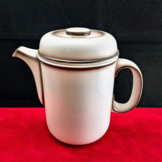 Thomas | Theepot (lengte oor tot schenktuit 20 cm | diameter 12 cm | hoogte 17 cm) in ‘Scandic Shadow’ ontwerp met bruine bies | Vintage