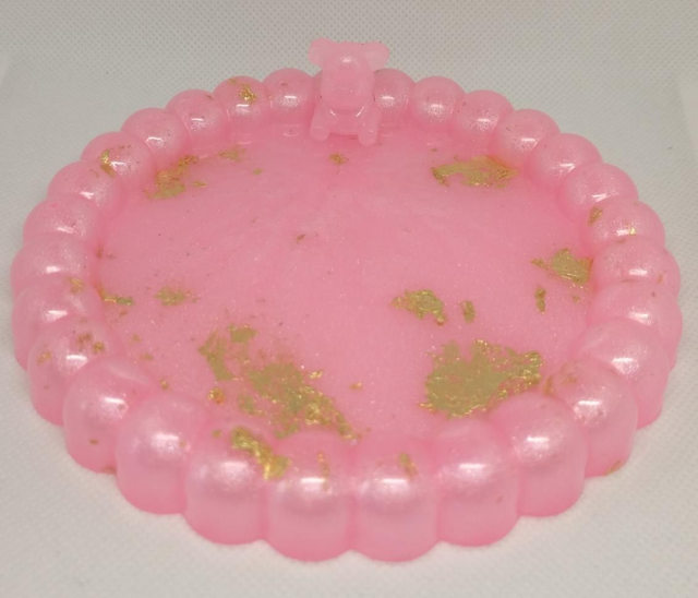 Vide poche rose avec inclusion de feuilles dorées et son petit ourson