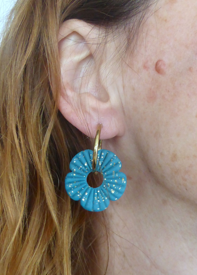 Perles fleurs pailletées bleu canard - Mix &amp; Boucles