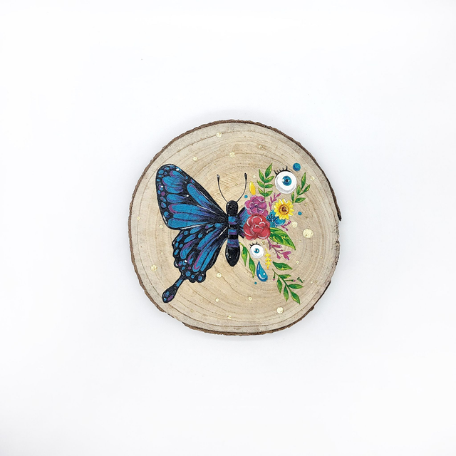 Peinture sur rondin de bois papillon