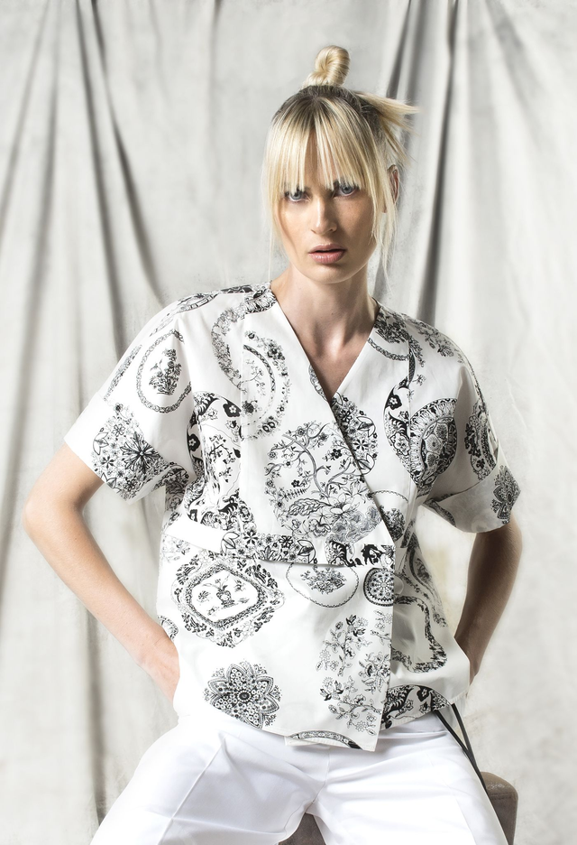 Camicia incrociata stampa piatti rossa