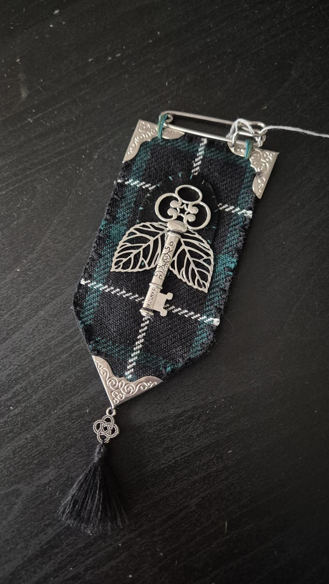 Fanion "Key &amp; wings"