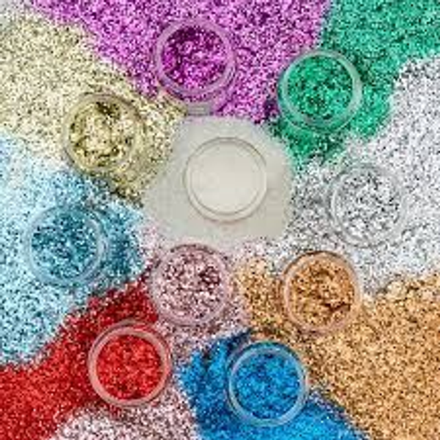Make your own biodegradable glitter heart nail polish per child