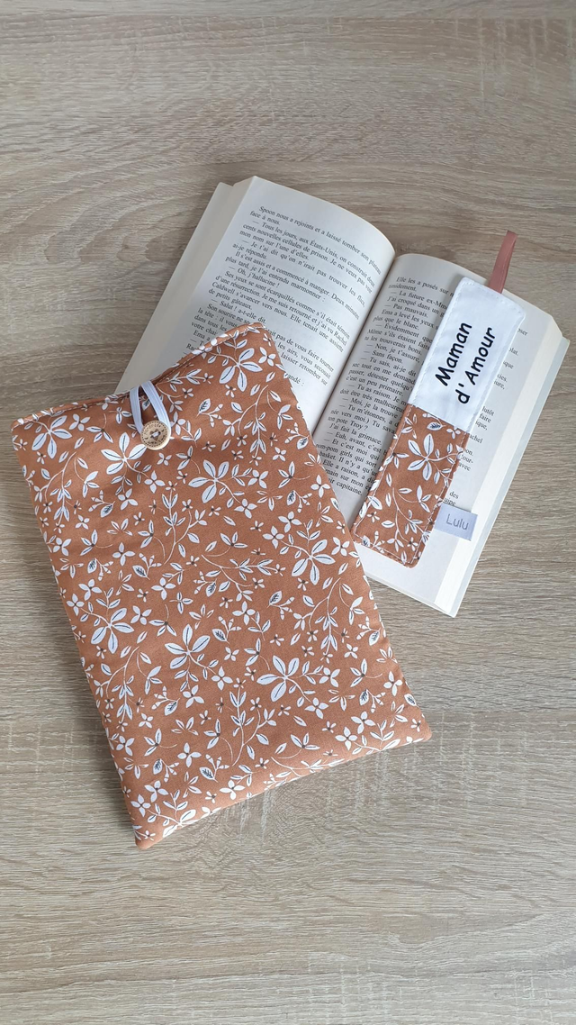 Pochette à livre + marque pages camel