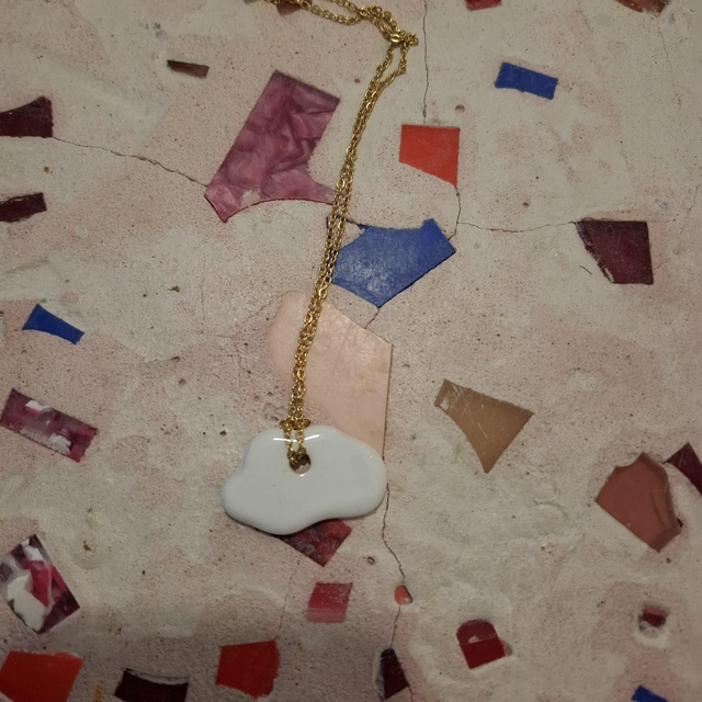 Cap19 collier nuage blanc