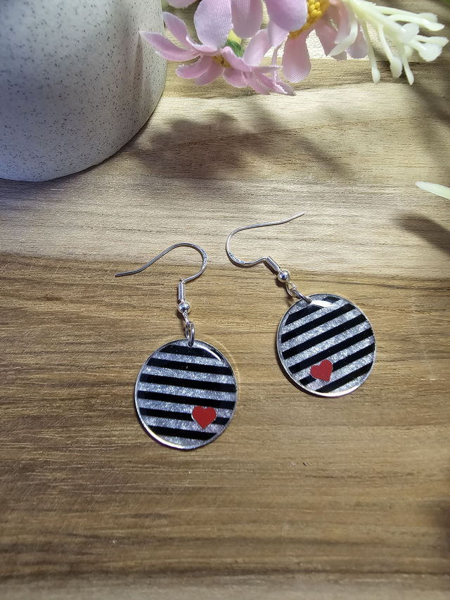 Boucles d'oreilles 20mm Argent -"Un Cœur à la Mer" — L'élégance au rythme des vagues-noir coeur rouge