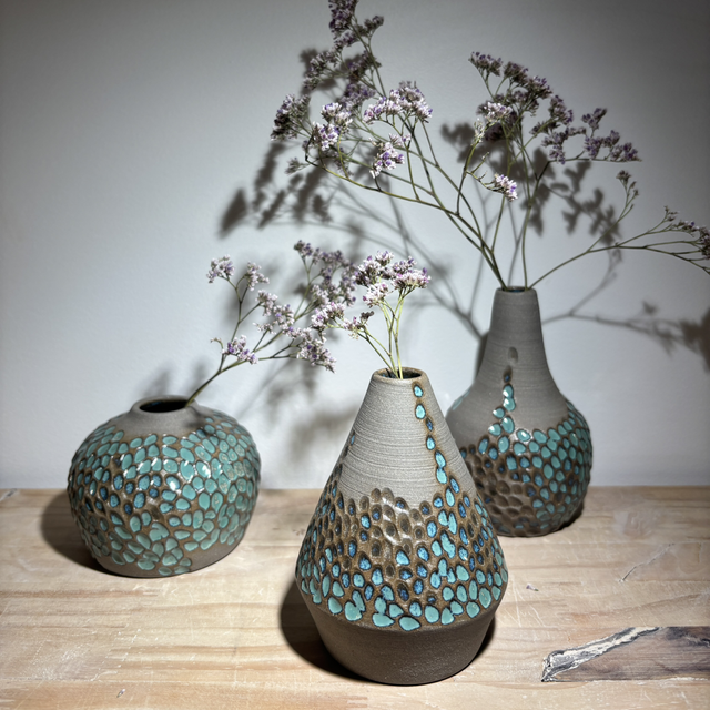 Lot de 3 soliflores en grès gris émaillé 