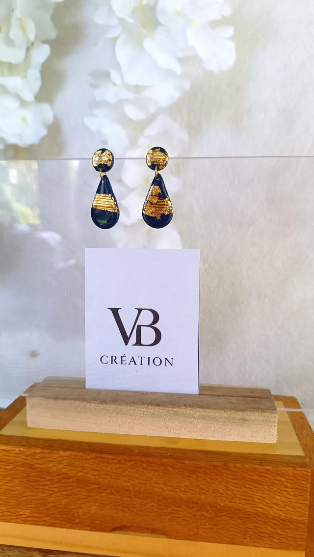 Gouttes bleues marines dorées