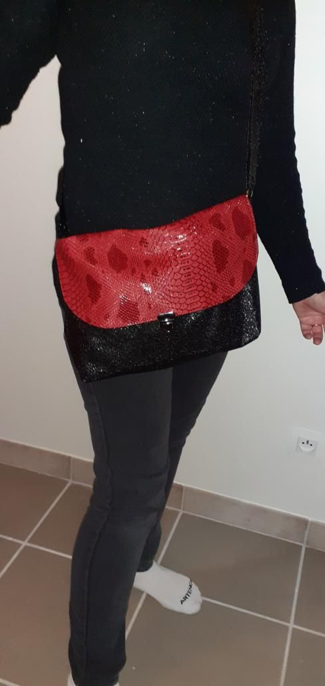 Sac Besace Rouge Et Noir