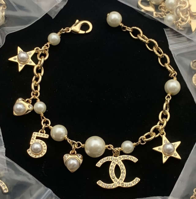 Bracelets CH doré avec perles et strass