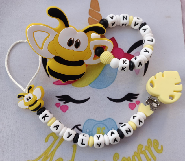 1 Attache tétine + 1 Hochet Abeille