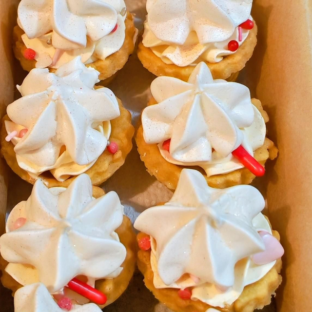Mini Lemon Meringue Pies (Tray of 12)