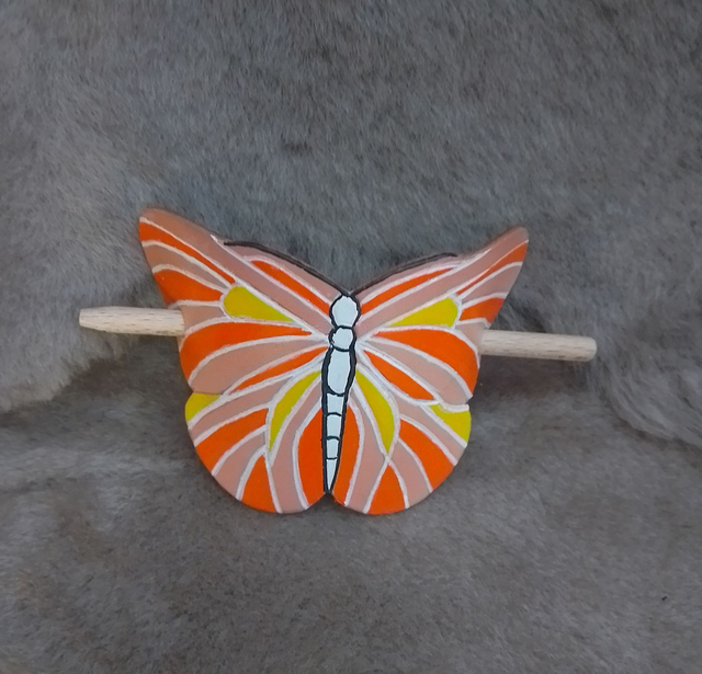 Barrette à cheveux en cuir en forme de papillon
