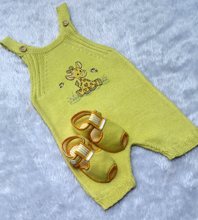 Romper em tricô e  sandália