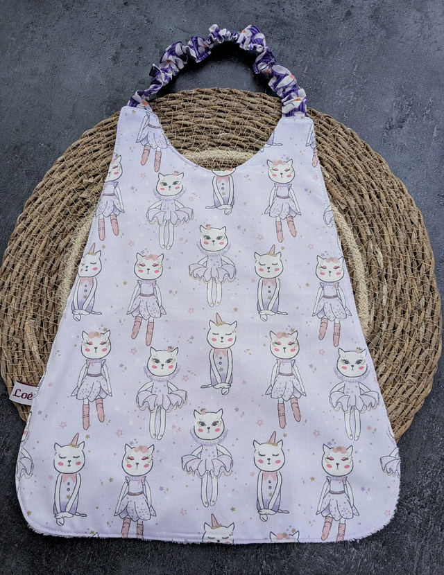 Serviette élastiquée chat danseuse