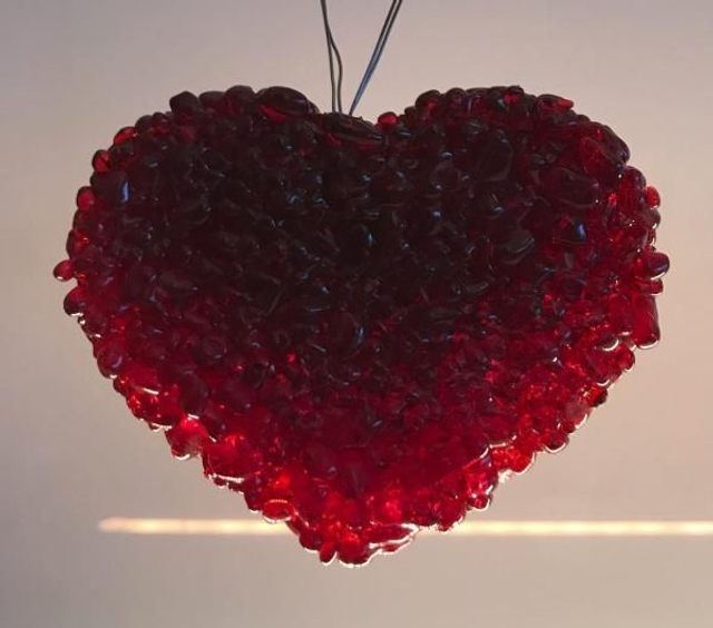 o7 Kristall-Herz in rubinrot 3 x 6,5 x 8cm / 210g