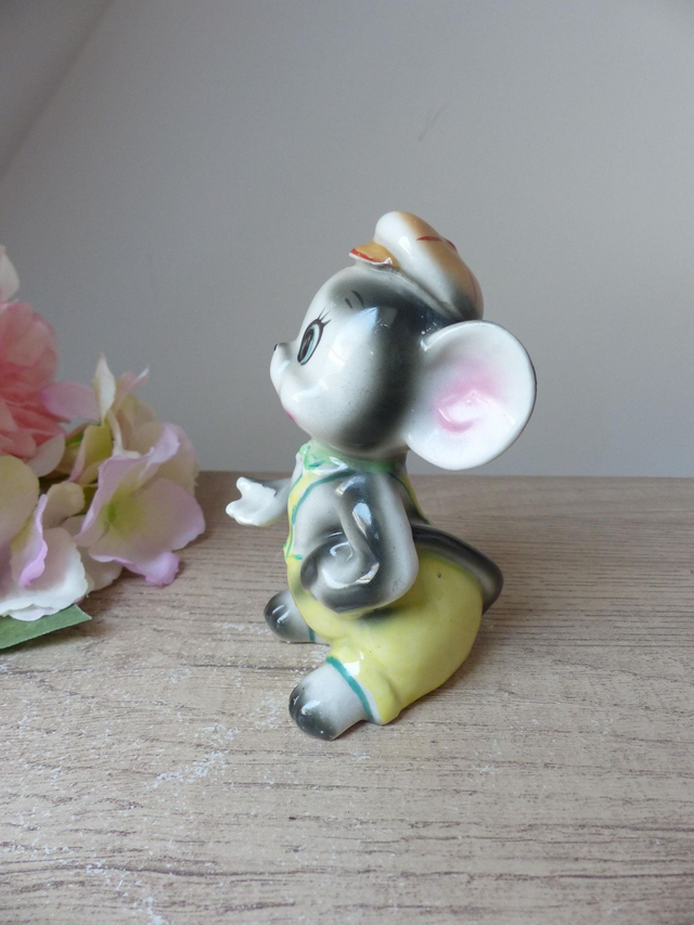 Vintage figurine souris en céramique aux grands yeux, petite souris anthropomorphe, souris groom d'hôtel, portier, bagagiste, réceptionniste