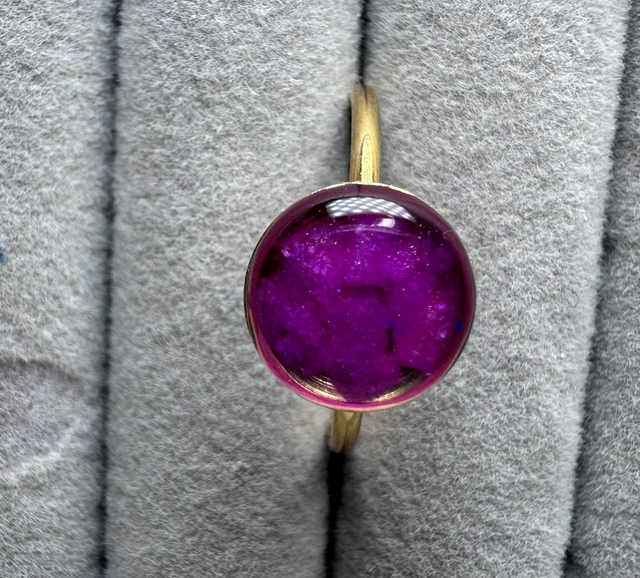 Purple diva gold ring(glow in the dark)