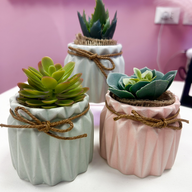 Vasetto in terracotta con fiocco