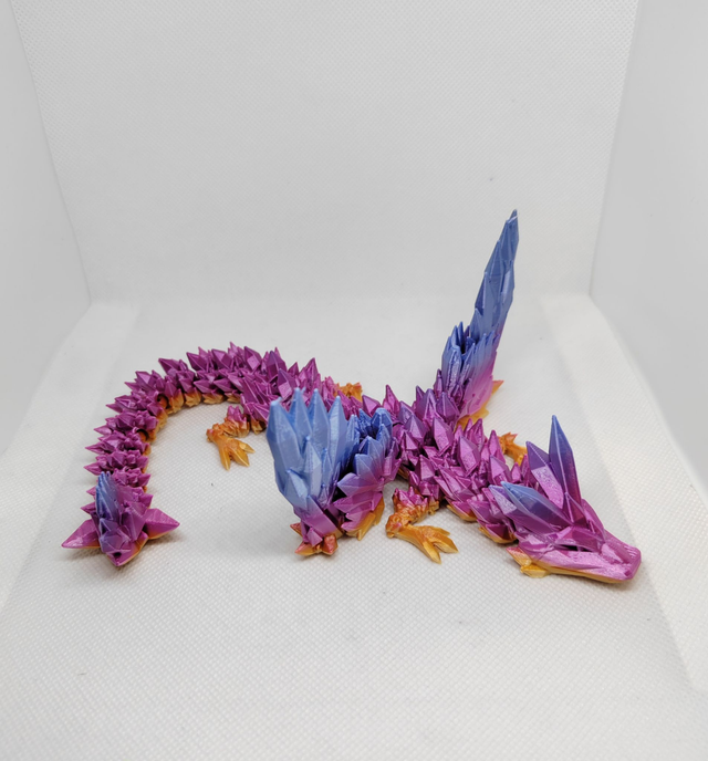 Dragon cristal avec des ailes 