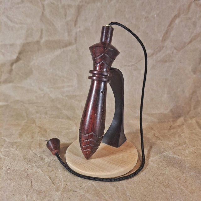 Pendule de thot en bois de rose de Madagascar 