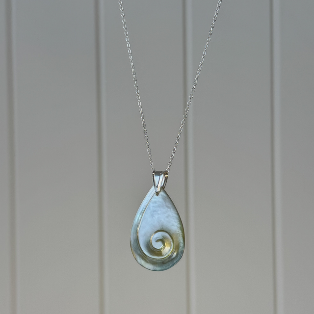 Mother of Pearl Swirl Necklace