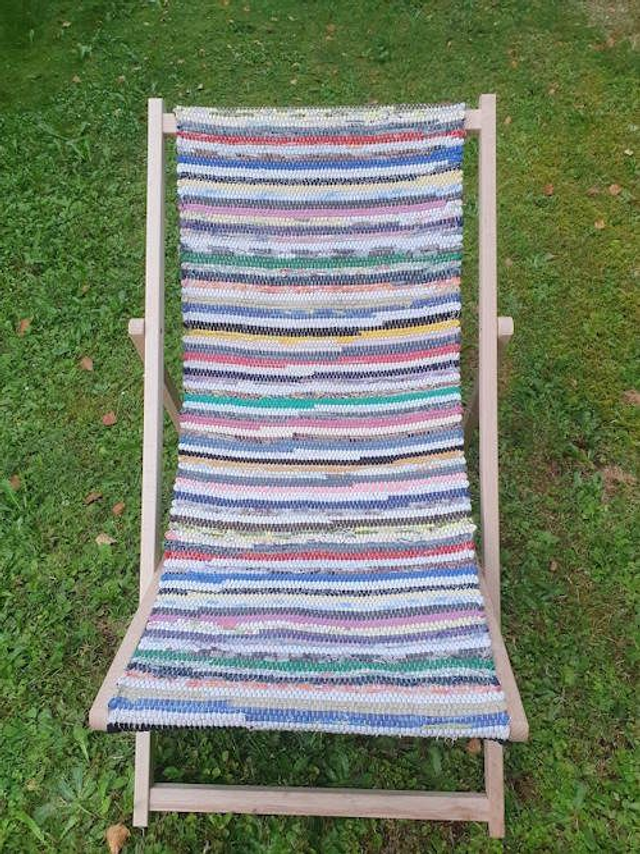 Liegestuhl mit Fleckerlteppichbezug