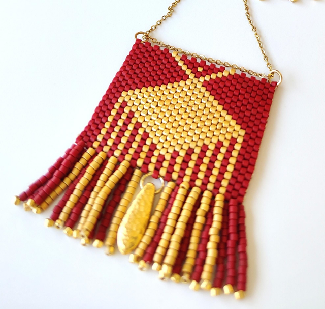 Colgante rojo rombo oro