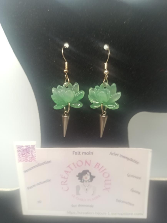 Boucle d'oreille lotus et pointe