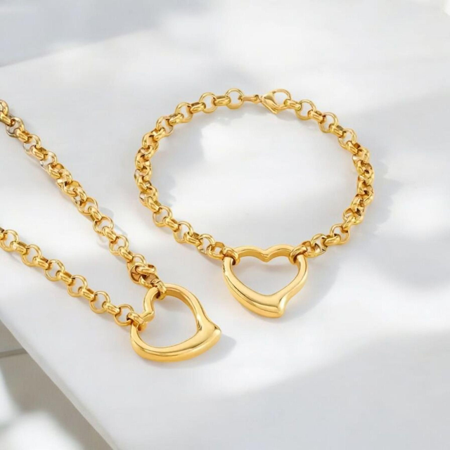 Beautiful Jewellery Set in Gold Plated.