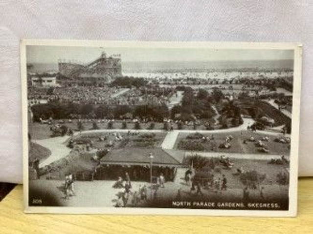 North Parade Gardens, Skegness, Lincolnshire, vintage unbranded vintage postcard Our Ref no R403 £2.50