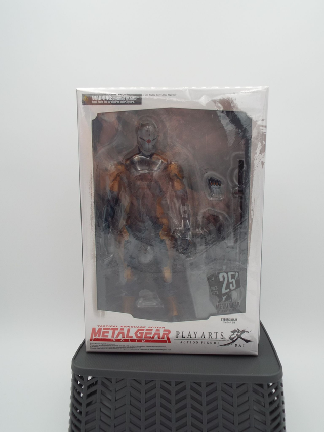 Metal Gear Solid Cyborg Ninja Gray Fox Play Arts Kai Square Enix Figure