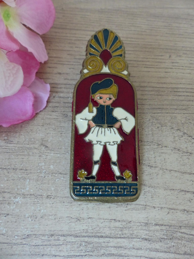 Pince à courrier vintage en laiton émaillé peint main – motif couple grec en tenue traditionnelle – pince à papier décorative pour bureau