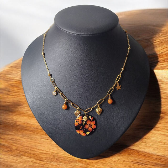 Collier breloques acier inoxydable Flora dessiné orange
