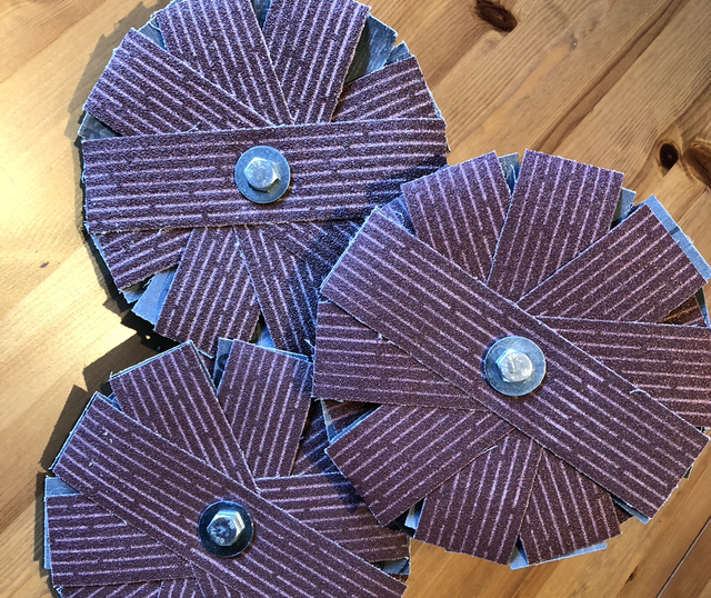 Schleifstern Fertig mit 30 Schleifstreifen und Befestigungsschraube