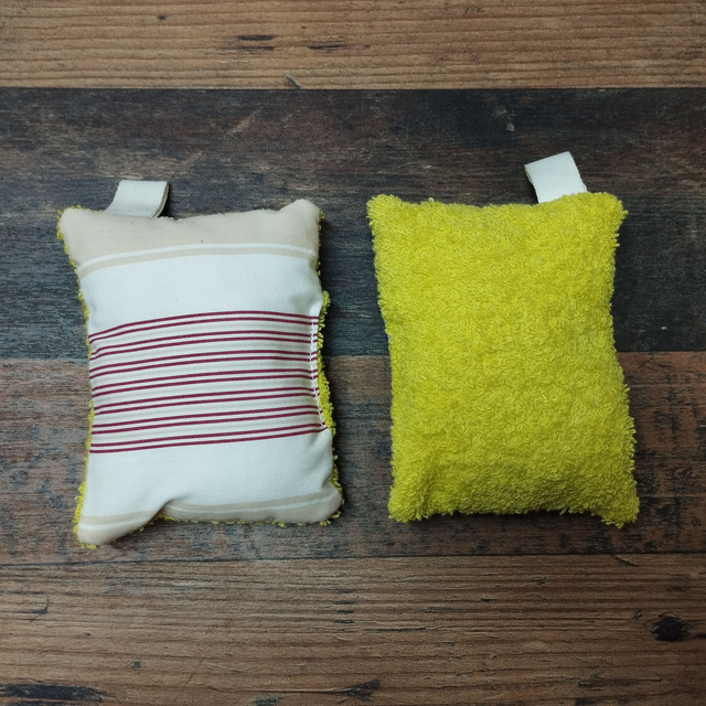 Blanc ligné rouge et beige