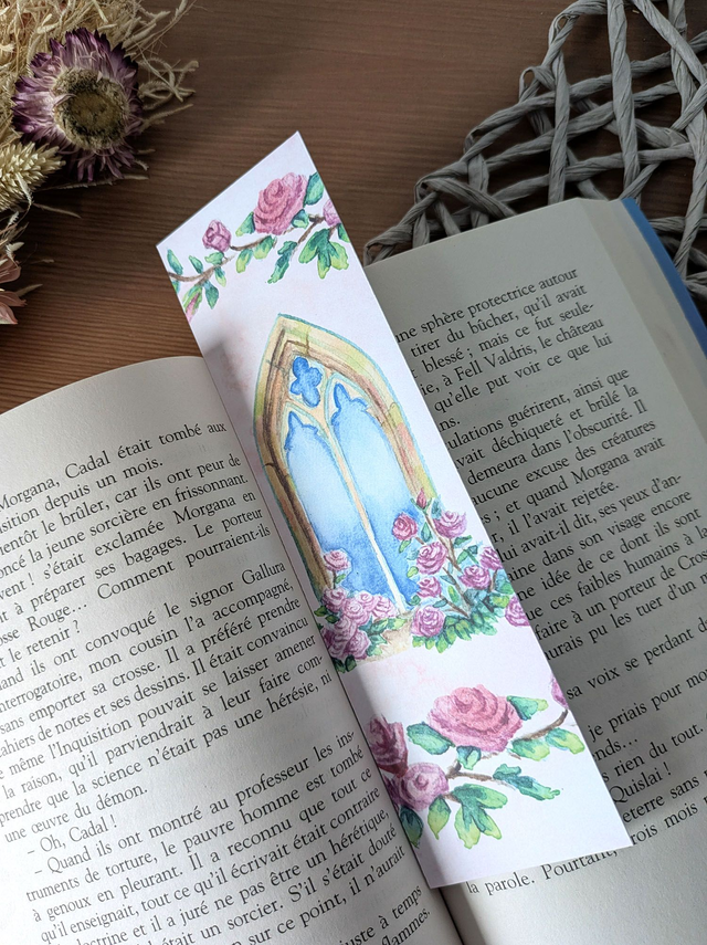 Marque-page gothique aux roses – Papeterie artisanale fantasy