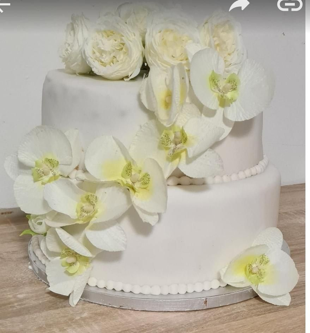 Gateau blanc 2 étages 60 pers