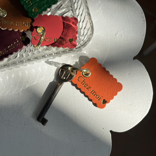Porte-cles inscription "Chez moi 🖤"