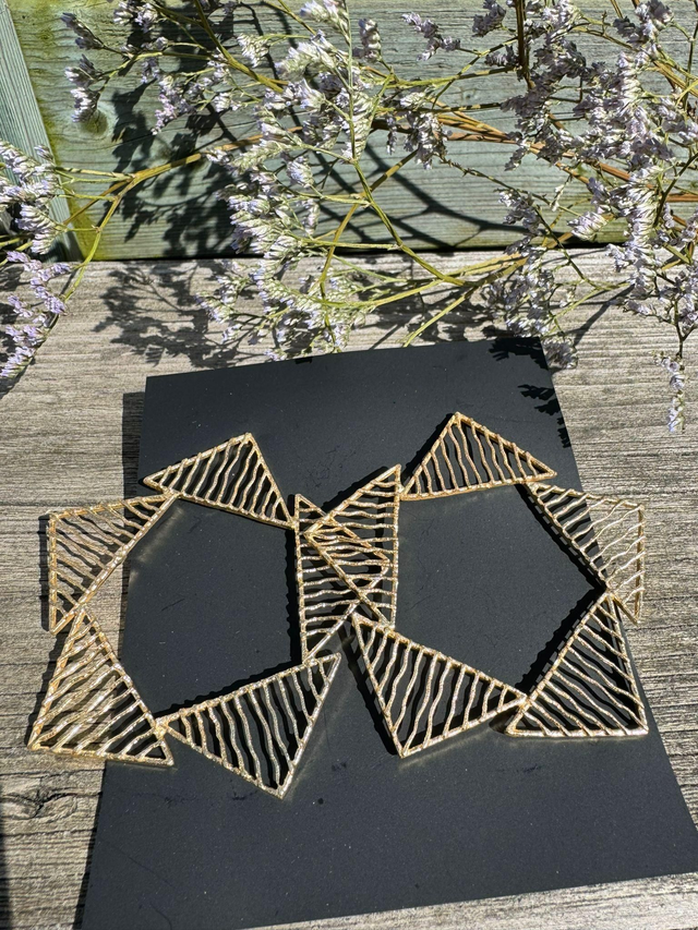 Large, bold earrings - brass