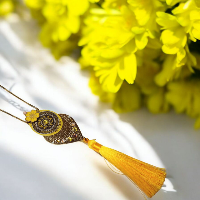 Collier sautoir pompon jaune