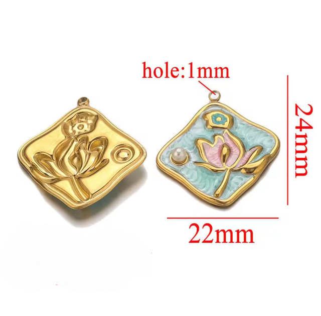 Charm quadrato tulipano smaltato con perla 