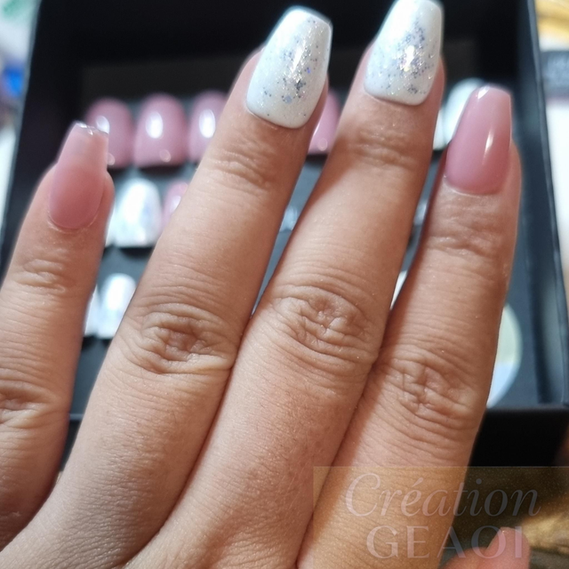 White coco blush ultra glitz coffin xs créer sur commande délai de 7jours ouvrable